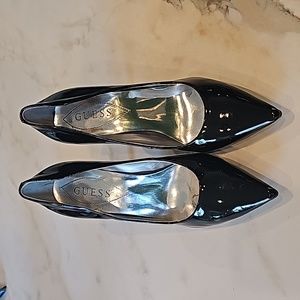 Guess patent leather pumps